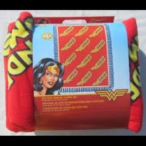 Wonder Woman No Sew Blanket Throw Fleece Kit